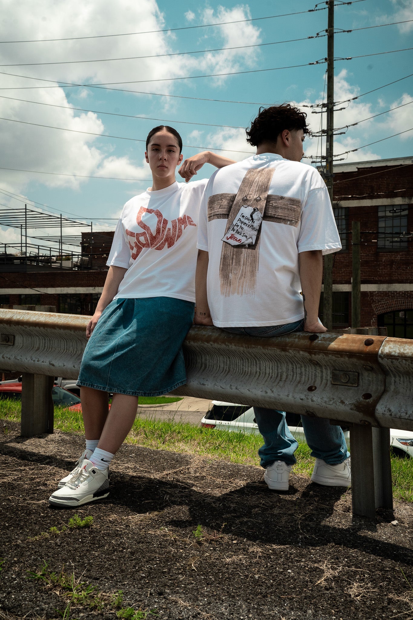 "CROSS LETTER" BOXY TEE (OFF-WHITE)