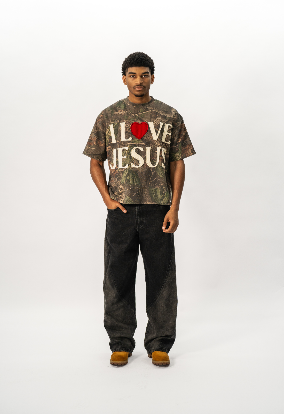 "I LOVE JESUS" TEE (CAMO)