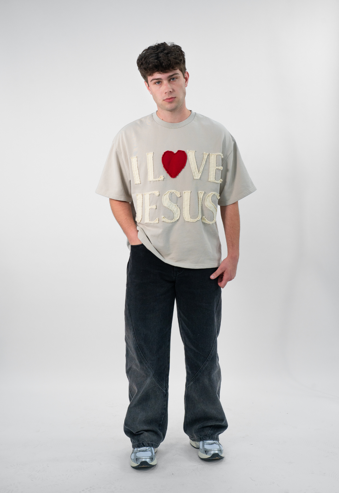 "I LOVE JESUS" TEE (STONE)