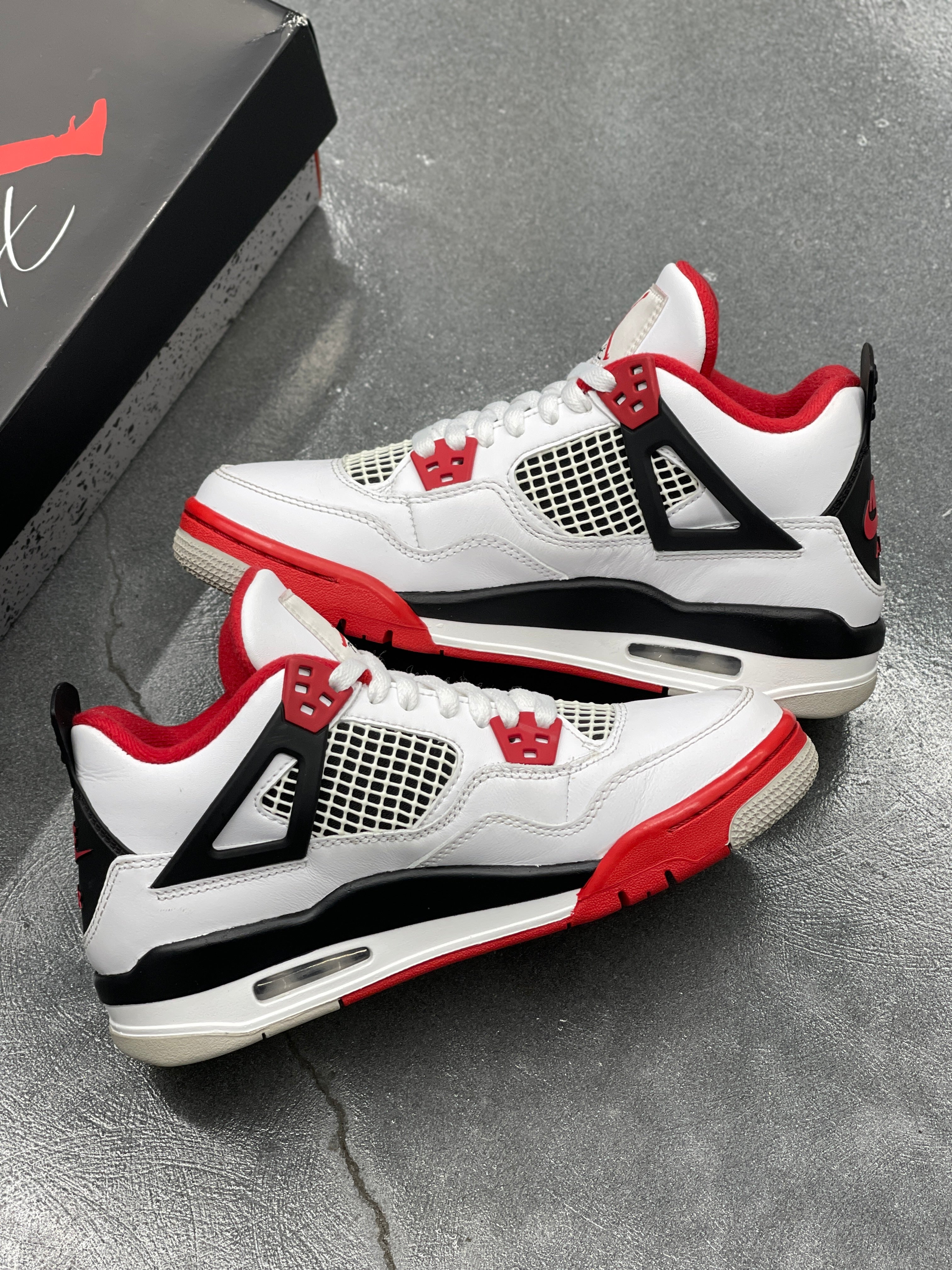 (Lightly Worn) Jordan 4 Fire Red (2020)(Size 6Y)