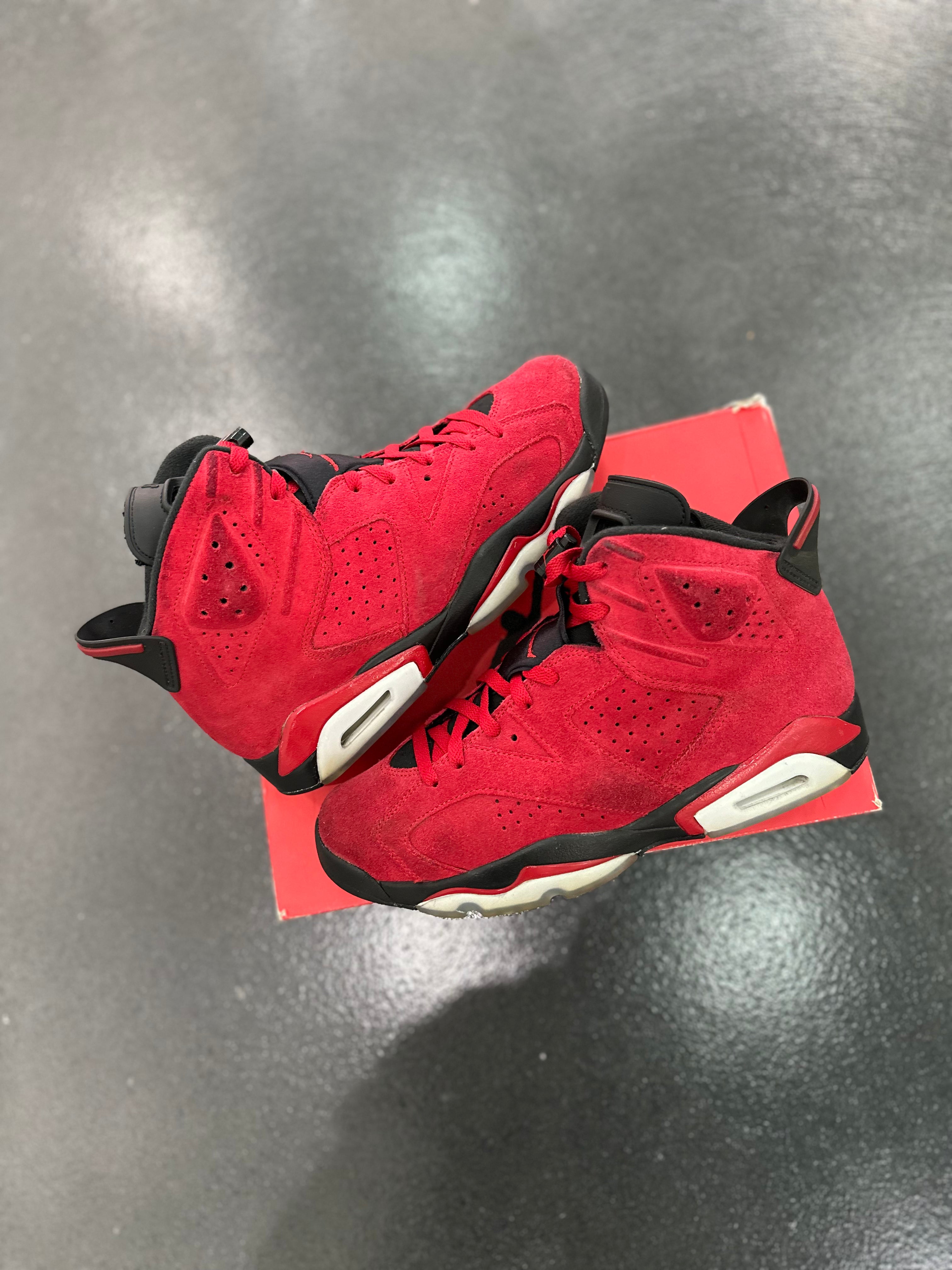 LIGHTLY WORN JORDAN 6 "TORO"